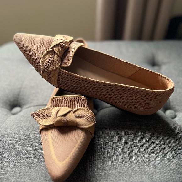 VIVAIA Pointed-Toe Bow Loafers - Picture 6 of 10